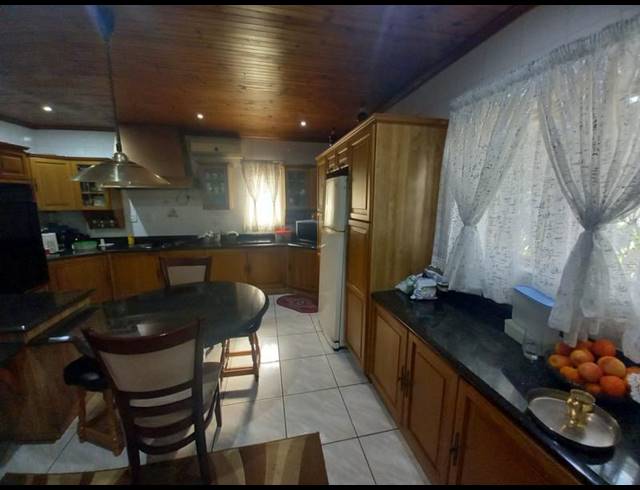 4 BEDROOM HOUSE FOR SALE IN SHALLCROSS